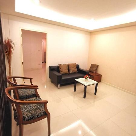 Pon House Hotel Chalong Bagian luar foto